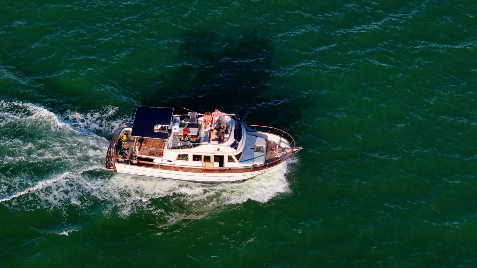 The Tafil cruising the open waters of Laguna Nichupté