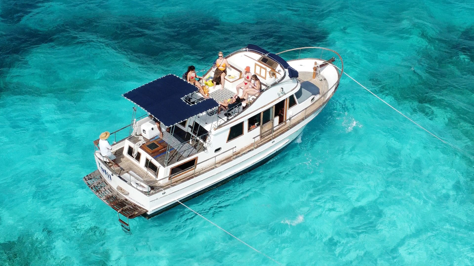 Aerial view of the Tafil cruising over the pale turquoise shallows of the Arenales